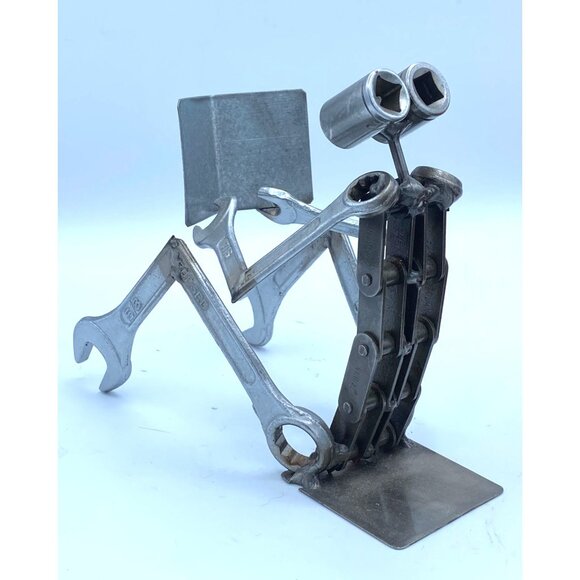 Metal Sculpture Recycled Original Scrap Tool Man Reading Hand Crafted - Picture 6 of 6